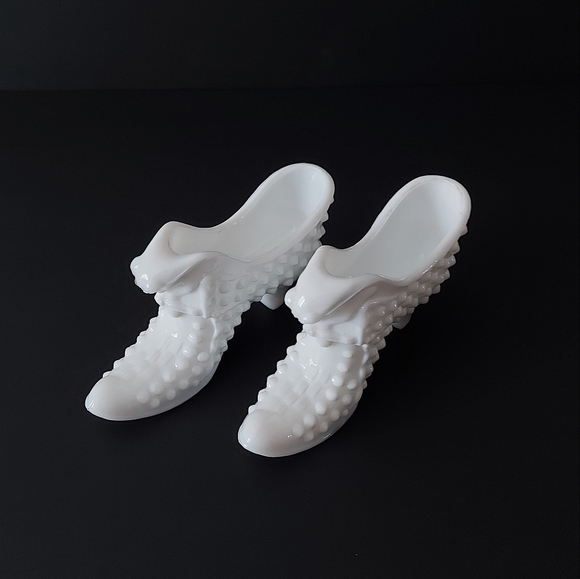 Fenton hobnail milk glass trinket shoe For sale individually - Picture 9 of 9